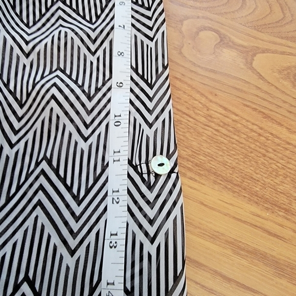 About A Girl B/W Sheer Chevron Button Front Long Sleeve Blouse Size M EUC - Picture 8 of 10